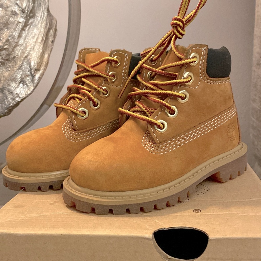 Toddler classic timberland boots size 4C, in great condition